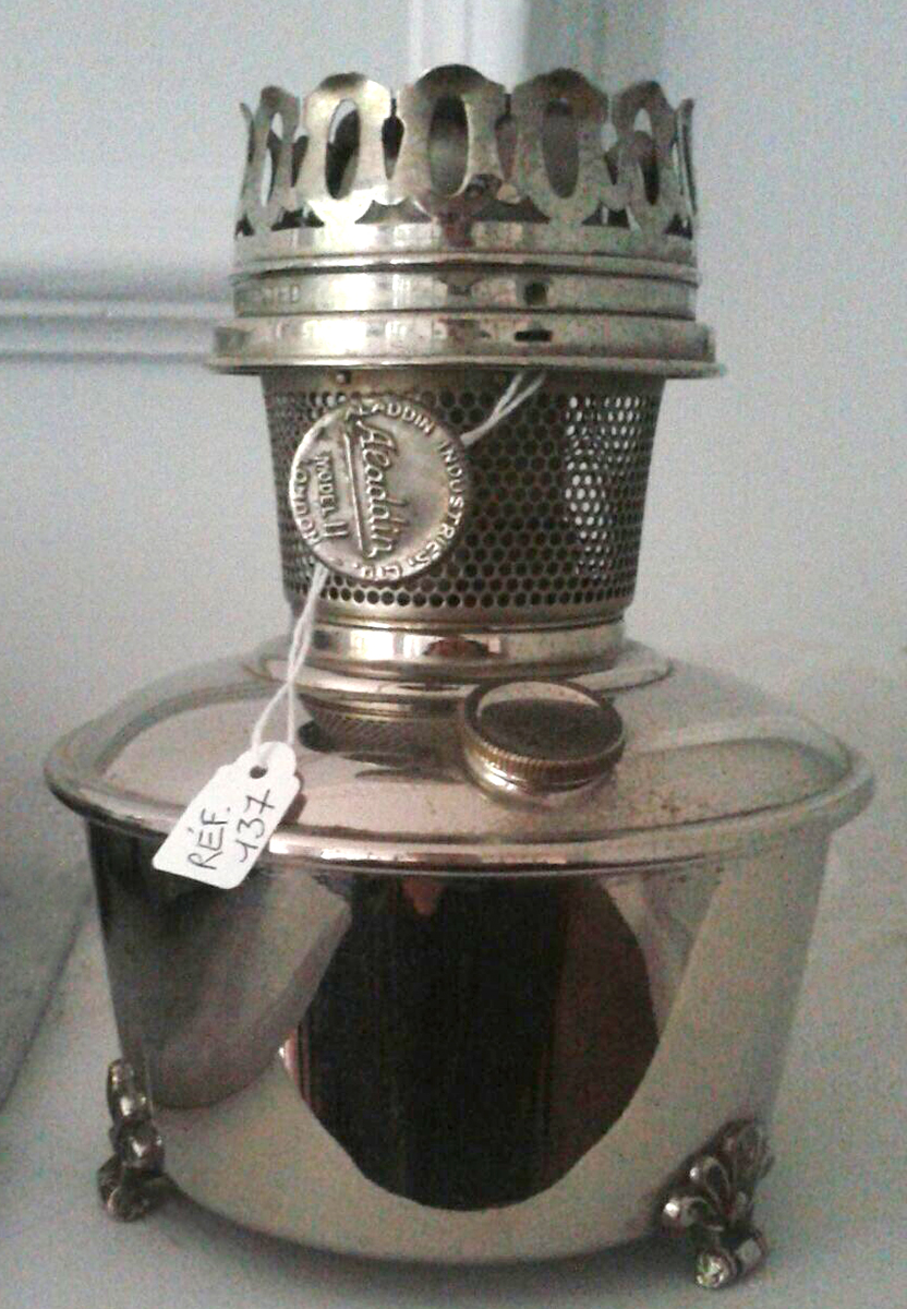 Aladdin model 11 French shelf lamp
