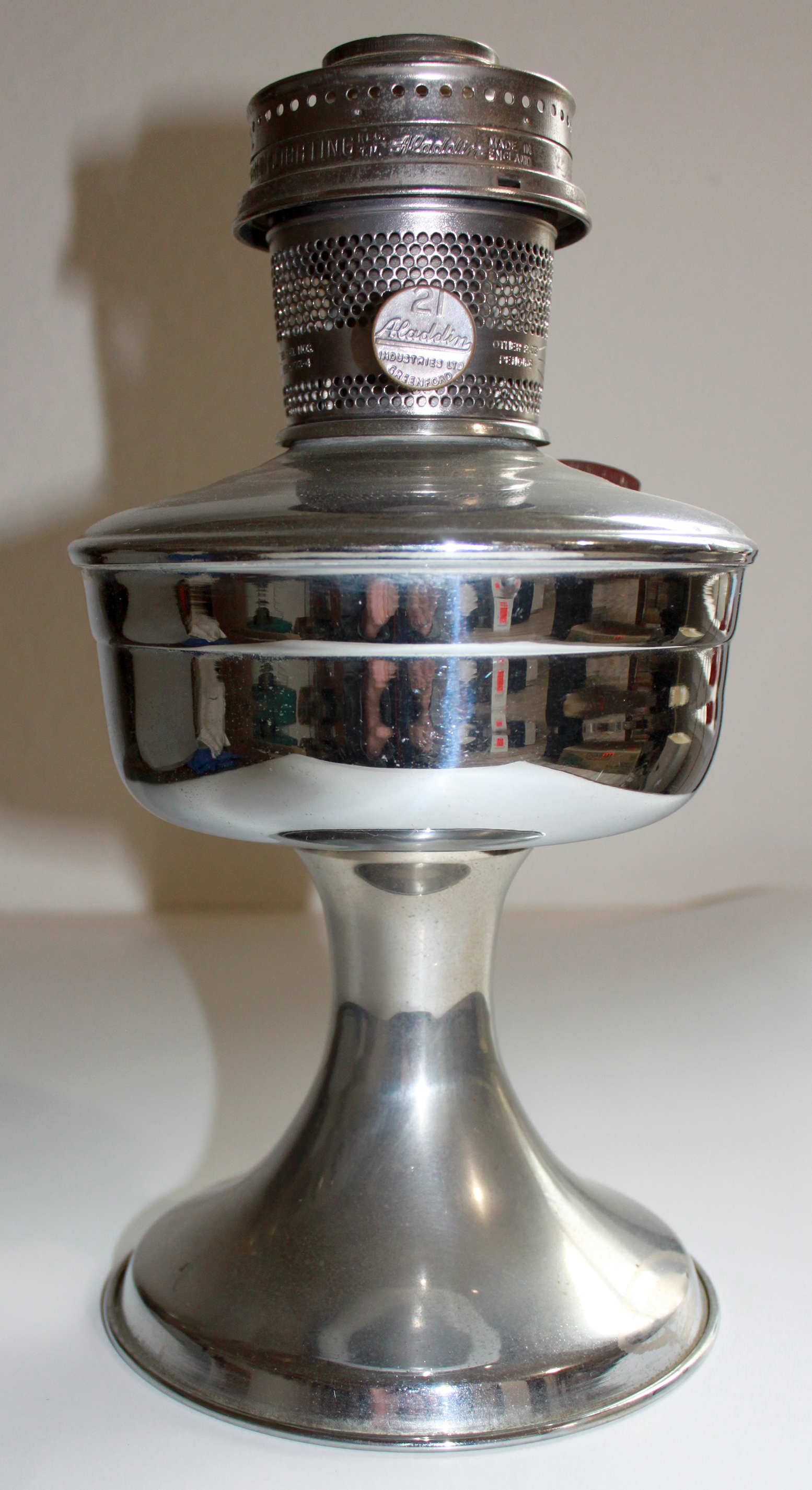 Aladdin Australia model 1680 table lamp